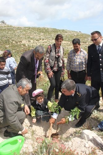 Silifke’de minik eller polis ormanını güçlendirdi