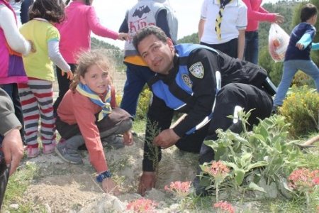 Silifke’de minik eller polis ormanını güçlendirdi