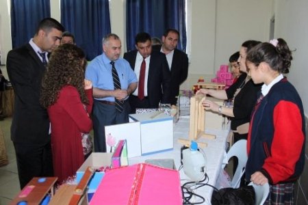 Silifke’de 'Şimdi Düşünme Zamanı' isimli sergi açıldı