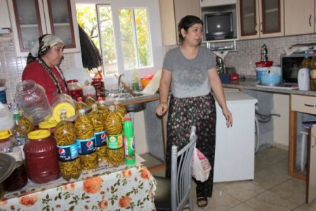 Silifke'de vatandaşa yardıma giden itfaiye aracı da mahsur kaldı