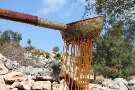 Silifkeliler pekmezi imece usulü çıkarıyor