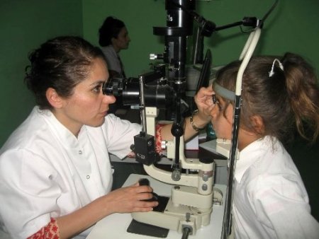 Silopi’de bin öğrenci göz taramasından geçti