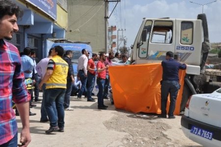 Silopi'de kamyon çarpan çocuk öldü