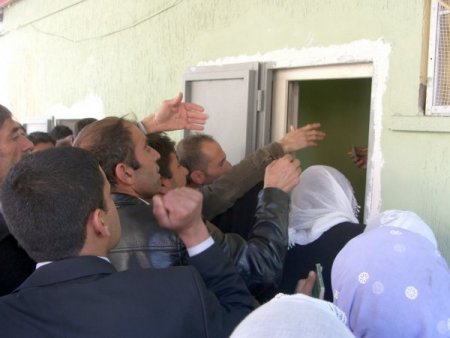 Silopi'de Yeşil Kart Formlarının Markette Satılması Tepki Topladı