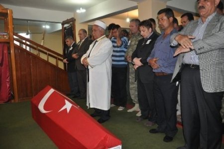 Silopili şehit asker Kürtçe ağıtlarla toprağa verildi- 2