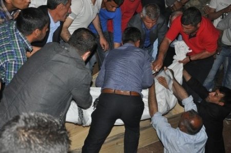 Silopili şehit asker Kürtçe ağıtlarla toprağa verildi- 2