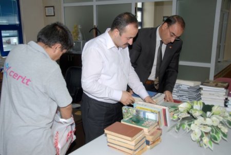Silsüpür'den Üniversiteye Kitap Bağışı