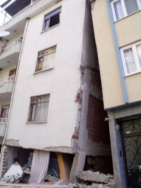 Simav Depreminde En Çok Hasar Konutlarda Oluştu
