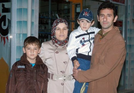 Simav Halkı Geceyi Sokakta Geçiriyor