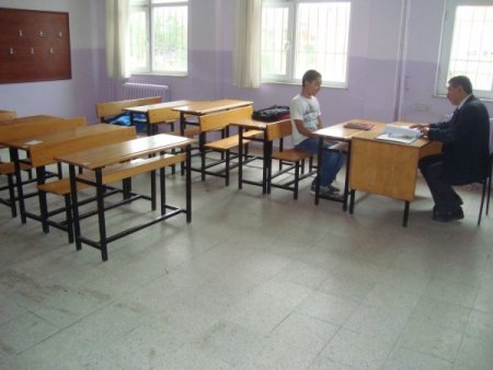 Simav İlçe Milli Eğitim Müdürlüğü, okula gitmeyen öğrencilerin peşinde