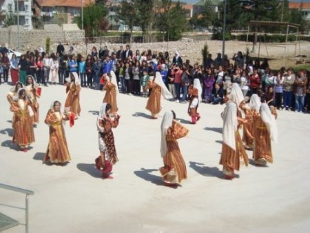 Simav Kız Meslek Lisesi kermes düzenledi