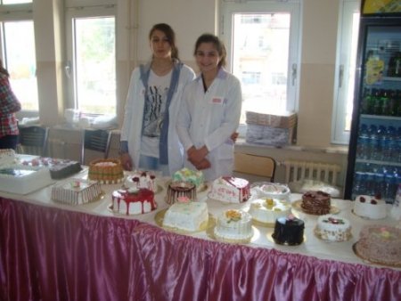 Simav Kız Meslek Lisesi kermes düzenledi