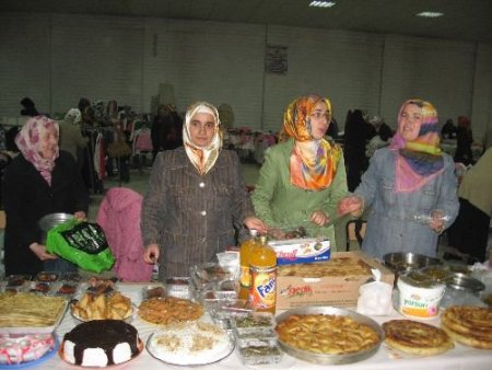 Simav'da Fakir Öğrenciler İçin Kermes Düzenlendi