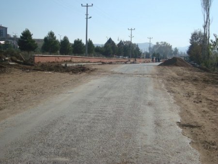 Simav'da üniversite yoluna kaldırım ve ışıklandırma yapılıyor