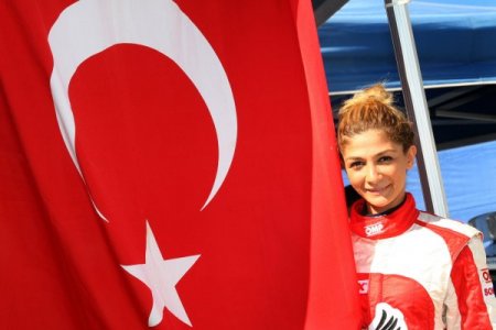 Simin ilk sınavını başarıyla geçti