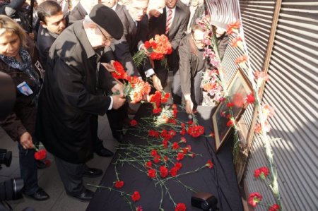 Sinagog saldırılarında ölenler törenle anıldı