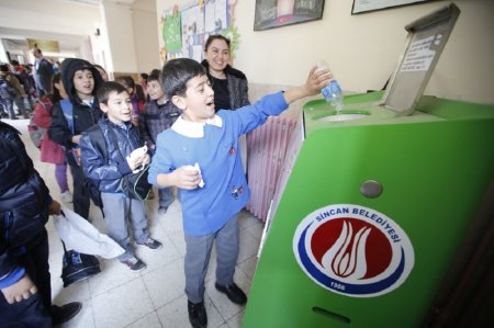Sincan Belediyesi'nin geri dönüşüm seferberliği okullara yayılıyor