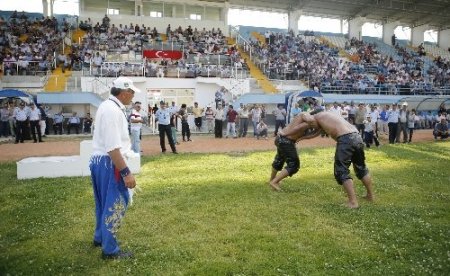 Sincan Yağlı Güreşleri'nin başpehlivanı Ünal Karaman oldu