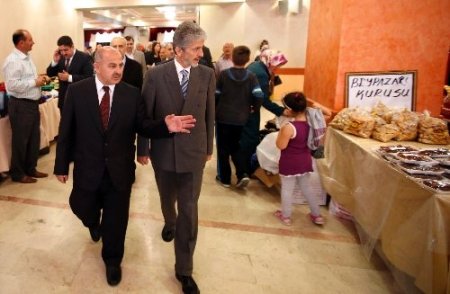 Sincan'da öğrenciler yararına kermes