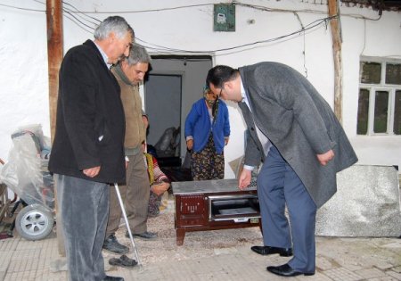Sındırgı Belediyesi 400 adet soba dağıttı