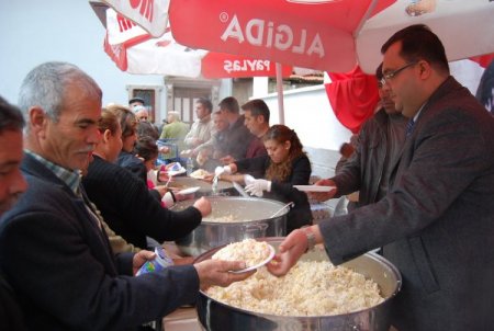 Sındırgı Belediyesi Atatürk ve silah arkadaşları için Mevlid okuttu