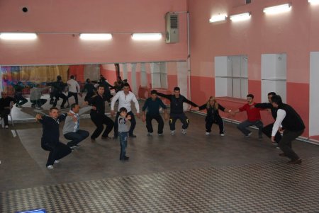 Sındırgı'da halk oyunları kursu büyük ilgi görüyor