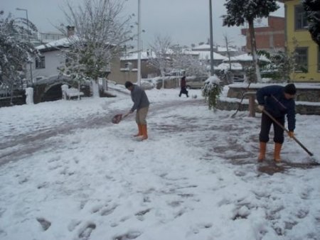 Sındırgı'da Kar Kalındığı 30 Santimetreye Ulaştı