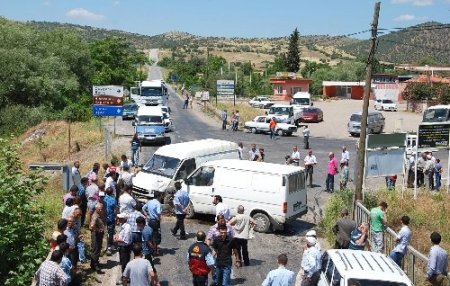 Sındırgı’da trafik kazası: 3 yaralı