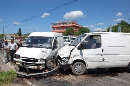 Sındırgı’da trafik kazası: 3 yaralı