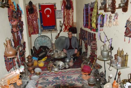 Sındırgılı Recep Parlak, topladığı tarihî eserlerle Osmanlı evi oluşturdu