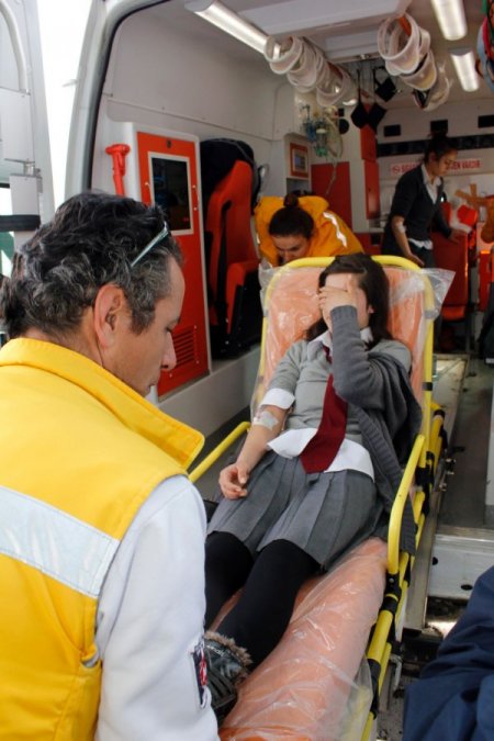 Sınıfa Giren Eli Bıçaklı Genç, Korku Dolu Anlar Yaşattı