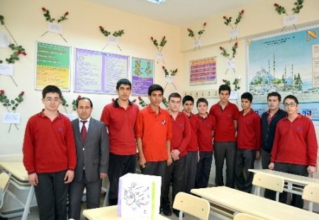 Sınıfta Kutlu Doğum süslemesi