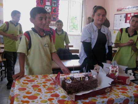 Sınıfta Sürpriz Doğum Günü Kutlaması