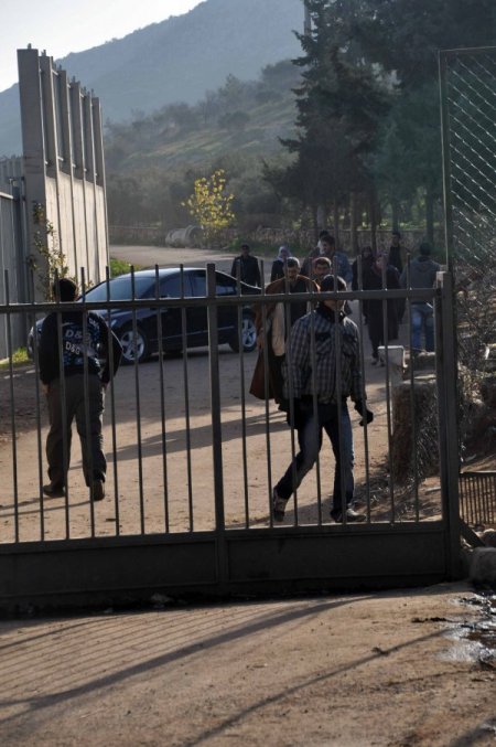 Sınır kapısındaki lojman yolu, Suriyeliler için umudun yolu oldu