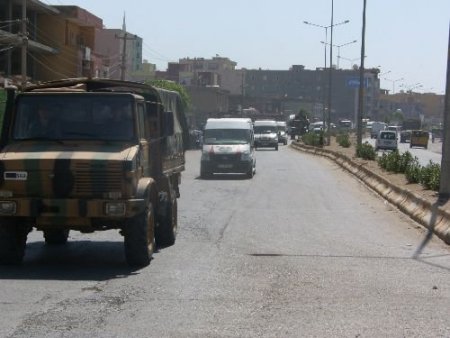 Sınıra Asker Sevkiyatı Yapıldı