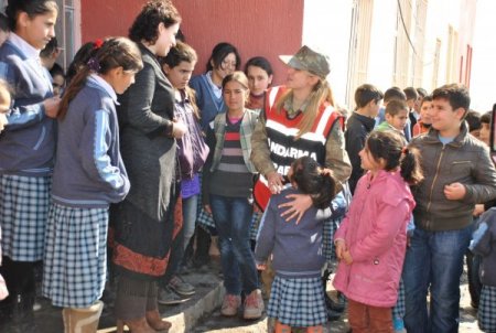 Sınırdaki öğrencilere jandarmadan trafik eğitimi