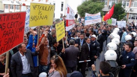 Sinop Emirtolu köylüleri Valiliğe girmek istedi