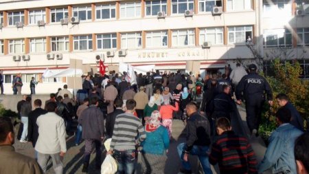 Sinop Emirtolu köylüleri Valiliğe girmek istedi