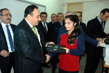 Sinop’ta öğrencilere ve öğretmenlere tablet bilgisayar dağıtıldı