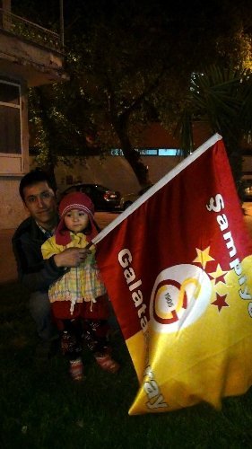 Sinop’ta sarı kırmızılı taraftarlar şampiyonluğu davul zurna ile kutluyor