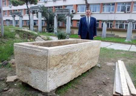 Sinop'taki yol genişletme kazısından 2 bin 500 yıllık lahit bulundu