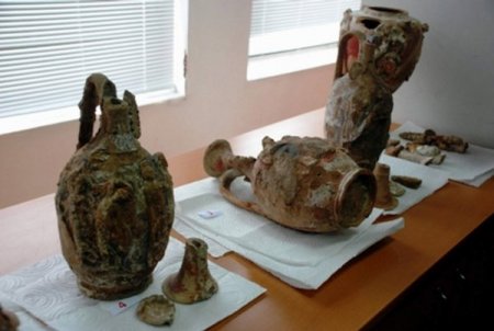 Sinop'taki yol genişletme kazısından 2 bin 500 yıllık lahit bulundu