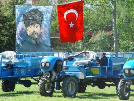 Sinop'un Türkeli İlçesinde 'yarısı Bizden' Kampanyası İle Tarım Araçları Dağıtıldı