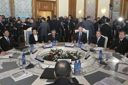 Şiö Liderleri Duşanbe'de Toplandı: Putin'den Kırgızistan'a Yardım Sözü