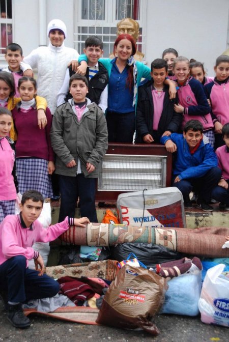 Şirinyurt İlköğretim Okulu'ndan Suriyelilere kışlık eşya yardımı