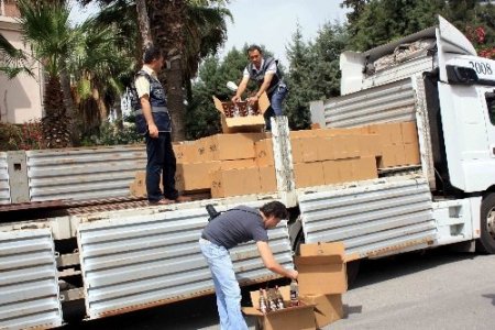 Sirke diye getirilen kolilerden kaçak içki çıktı