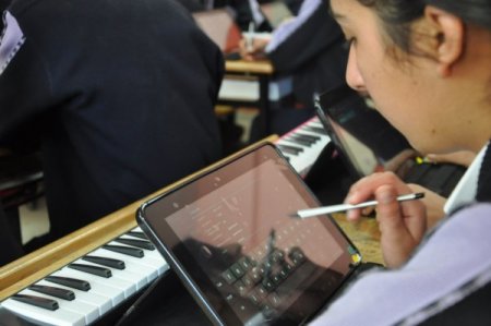 Şırnak merkezde öğrencilere tablet bilgisayar dağıtıldı