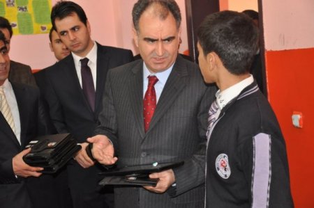 Şırnak merkezde öğrencilere tablet bilgisayar dağıtıldı