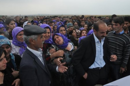 Şırnaklı şehit asker Kürtçe ağıtlarla toprağa verildi