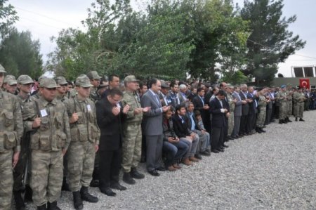 Şırnaklı şehit asker Kürtçe ağıtlarla toprağa verildi